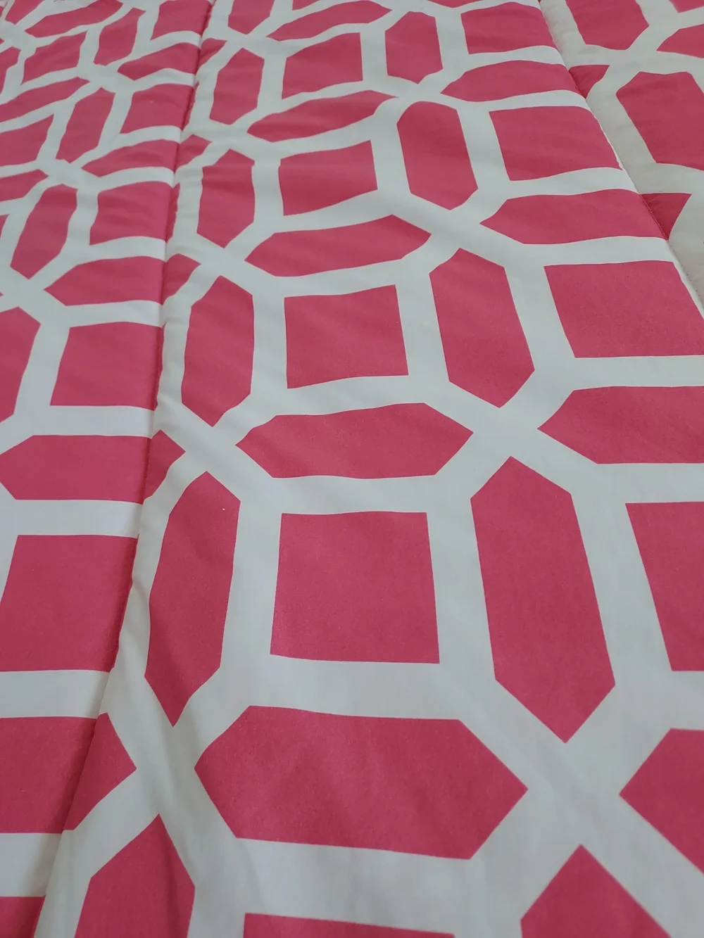 Max Studio Hot Pink & White Twin Geometric Comforter Bedding Blanket Bold Bright